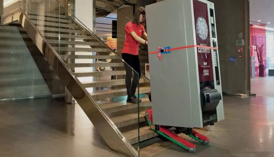 Flete: Cómo subir muebles por escalera de forma segura - Cómo saber si un sofá cabe por la escalera flete subir muebles por escalera - Cómo saber si un sofá cabe por la escalera