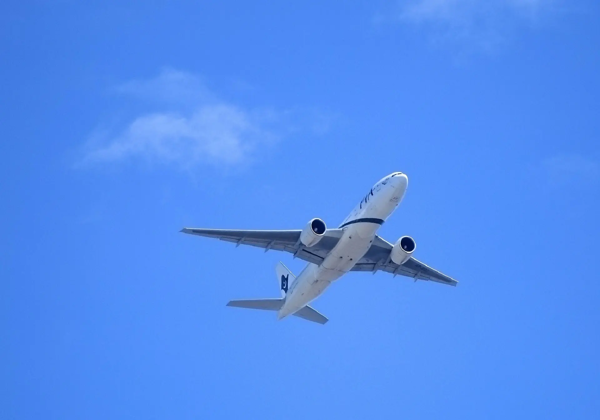 la importancia del flete internacional de cargas por via aerea - Cuál es la principal ventaja del transporte aéreo internacional