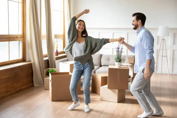mudanza muda que baila - Qué hace un mudo bailando en el salón