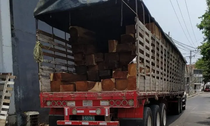 camion de madera flete colombia - Qué vehículos deben pasar por báscula en Colombia